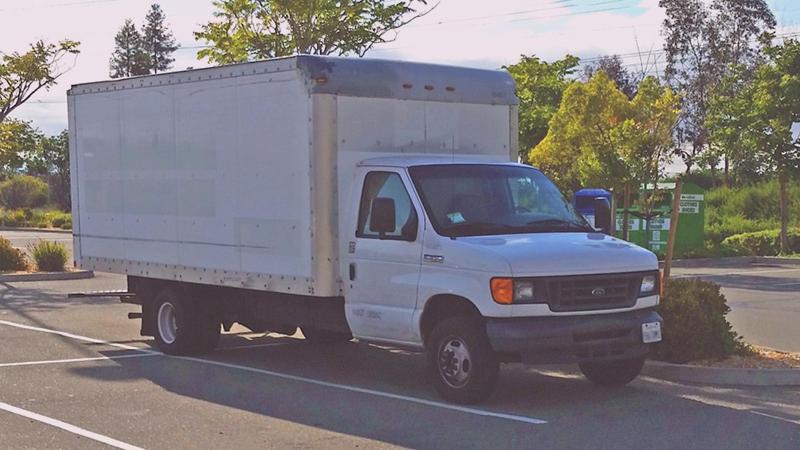 Google-Ingenieur wohnt im Camper - auf dem Firmenparkplatz!