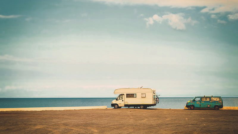 Nachhaltig Campen - Vintage Camper am Strand