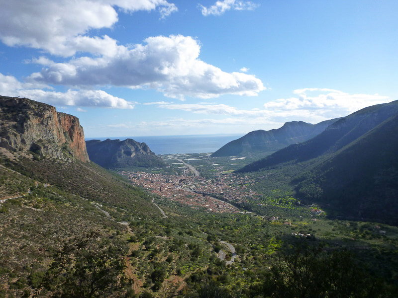 Blick auf Leonidio auf der Wanderung auf dem Eselspfad