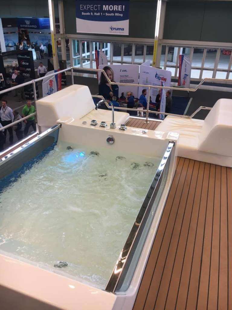 Pool auf dem Elysium von Furrion