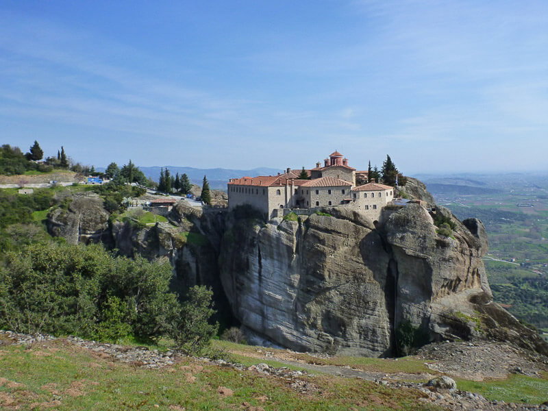 Ein Kloster auf den Meteora-Felsen in Griechenland