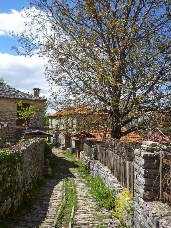 Spaziergang durch Vikos, Griechenland