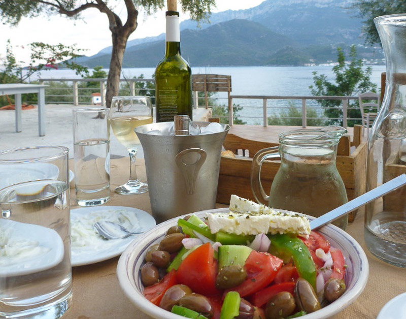 Essengehen und Bezahlen in Griechenland, Griechischer Salat