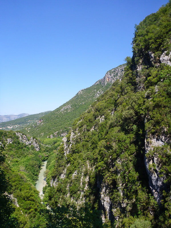 Aussicht in das Flusstal vom Acheron, Griechenland