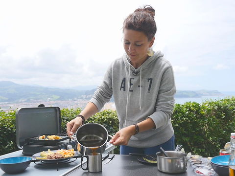Mexikanisches Frühstück mit Eiern und Café de Olla