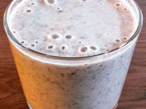 Haferflocken-Datteln-Shake