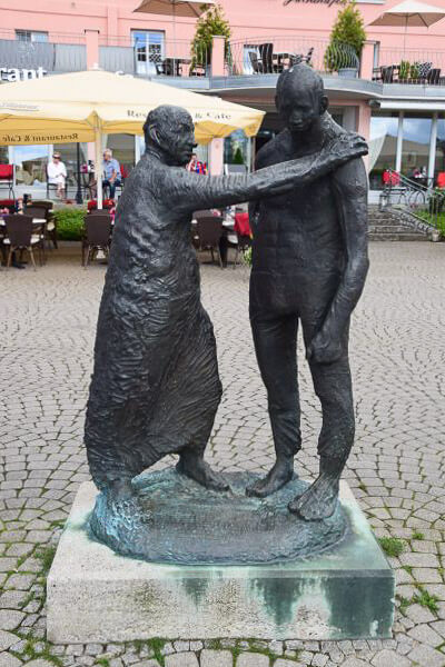 Statue am Hafen von Müritz