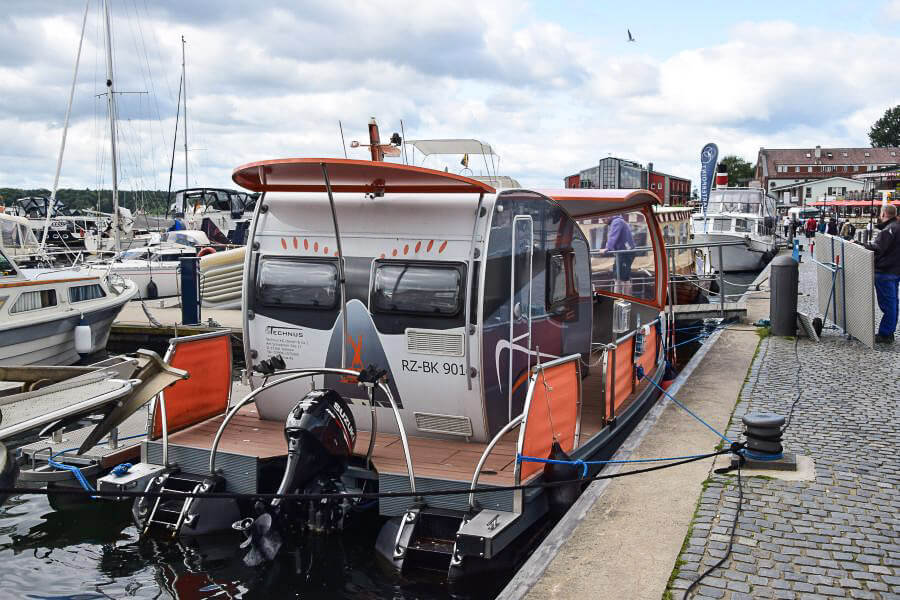 Ein Technus WaterCamper auf der Mecklenburgischen Seenplatte