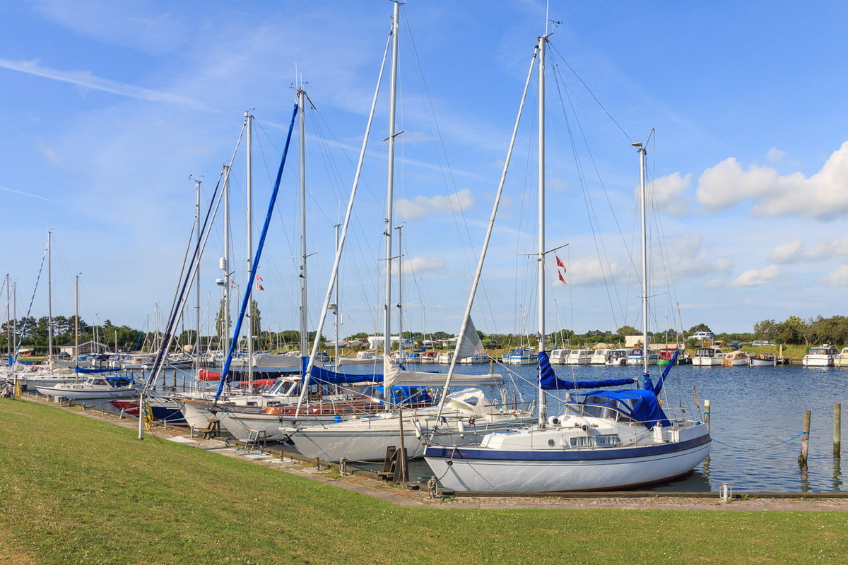 Camping an einer Marina in Dänemark