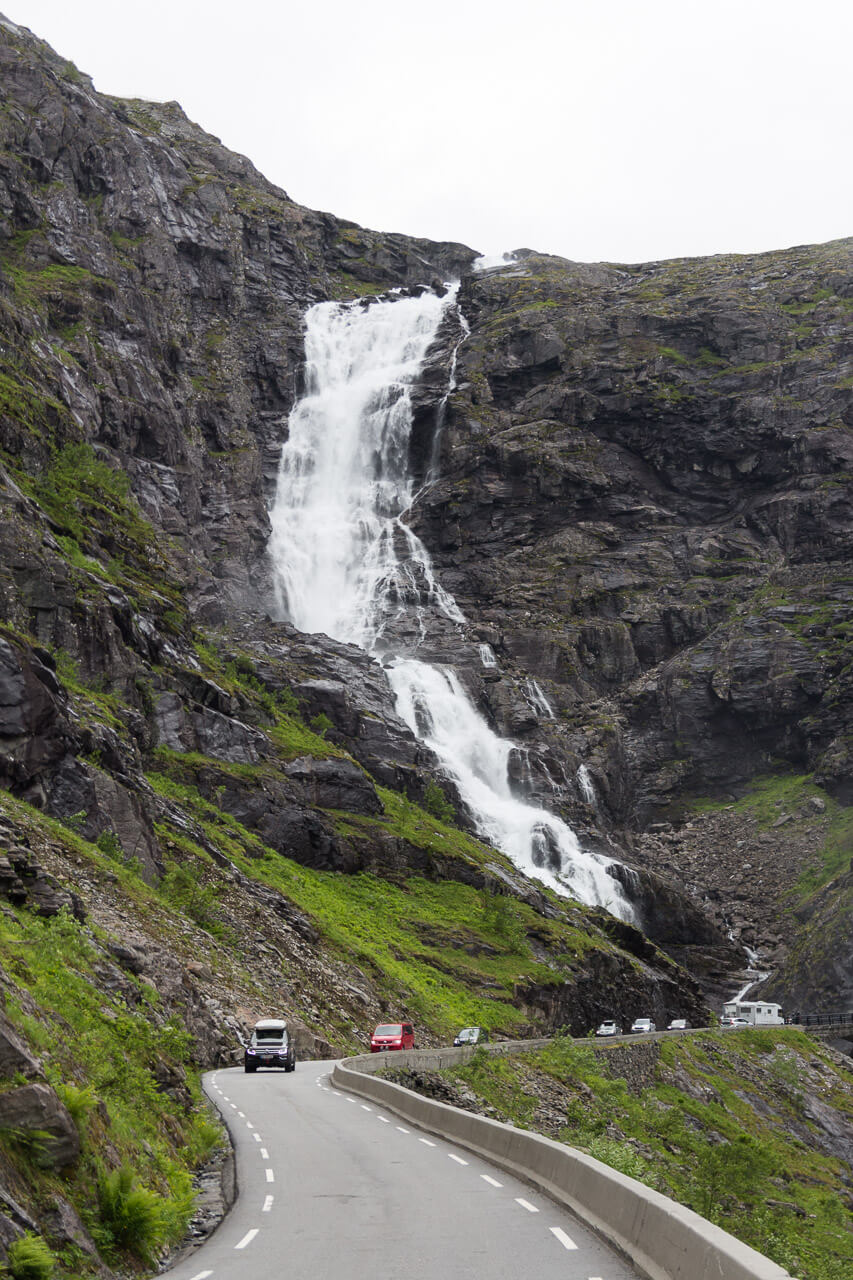 Einer der unzähligen Wasserfälle in Norwegen