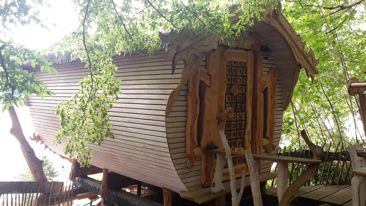 Glamping im Baumhaus Kriebelland
