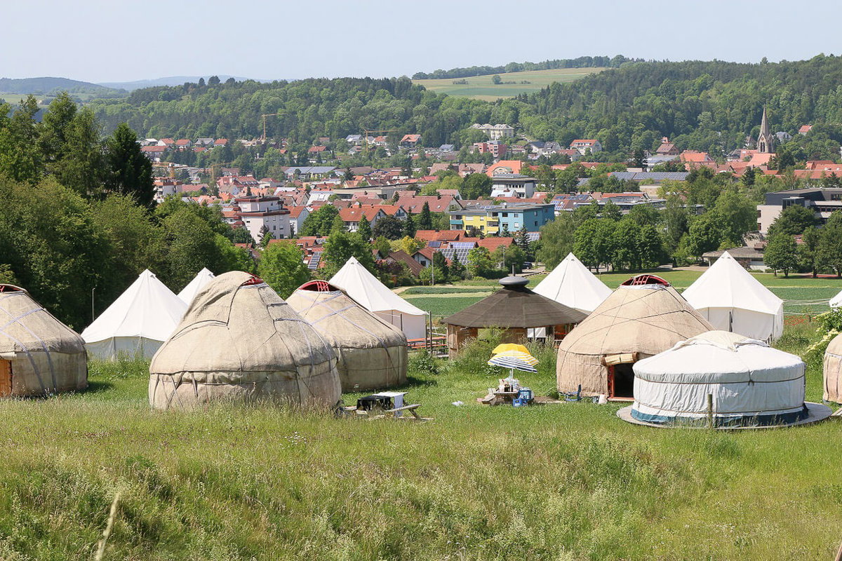 Übernachten in Jurten - www.hofgut-hopfenburg.de