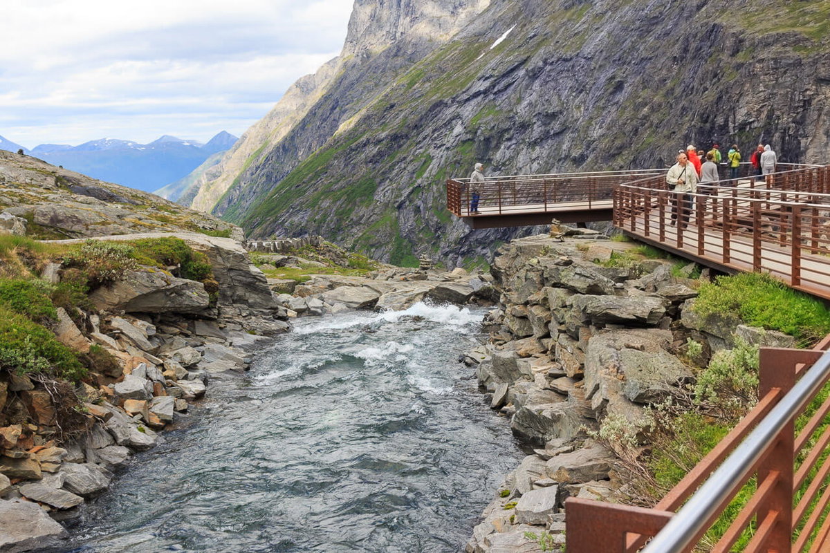 Eine Aussichtsplattform am Trollstigen