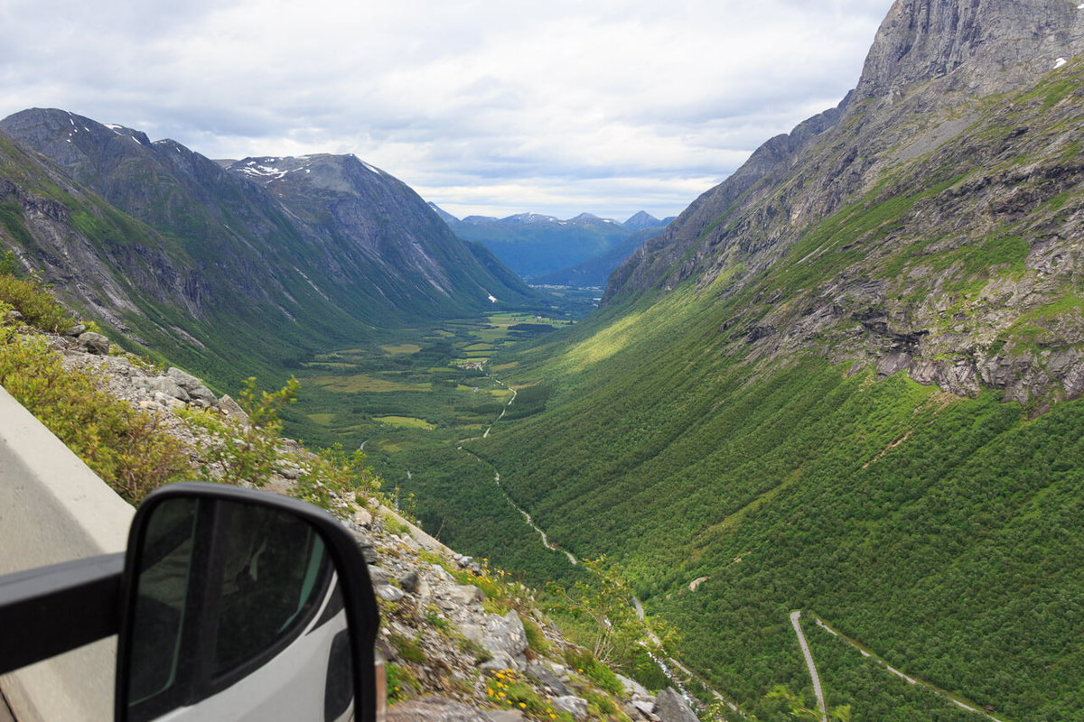 Weiter Blick über das Tal in Norwegen