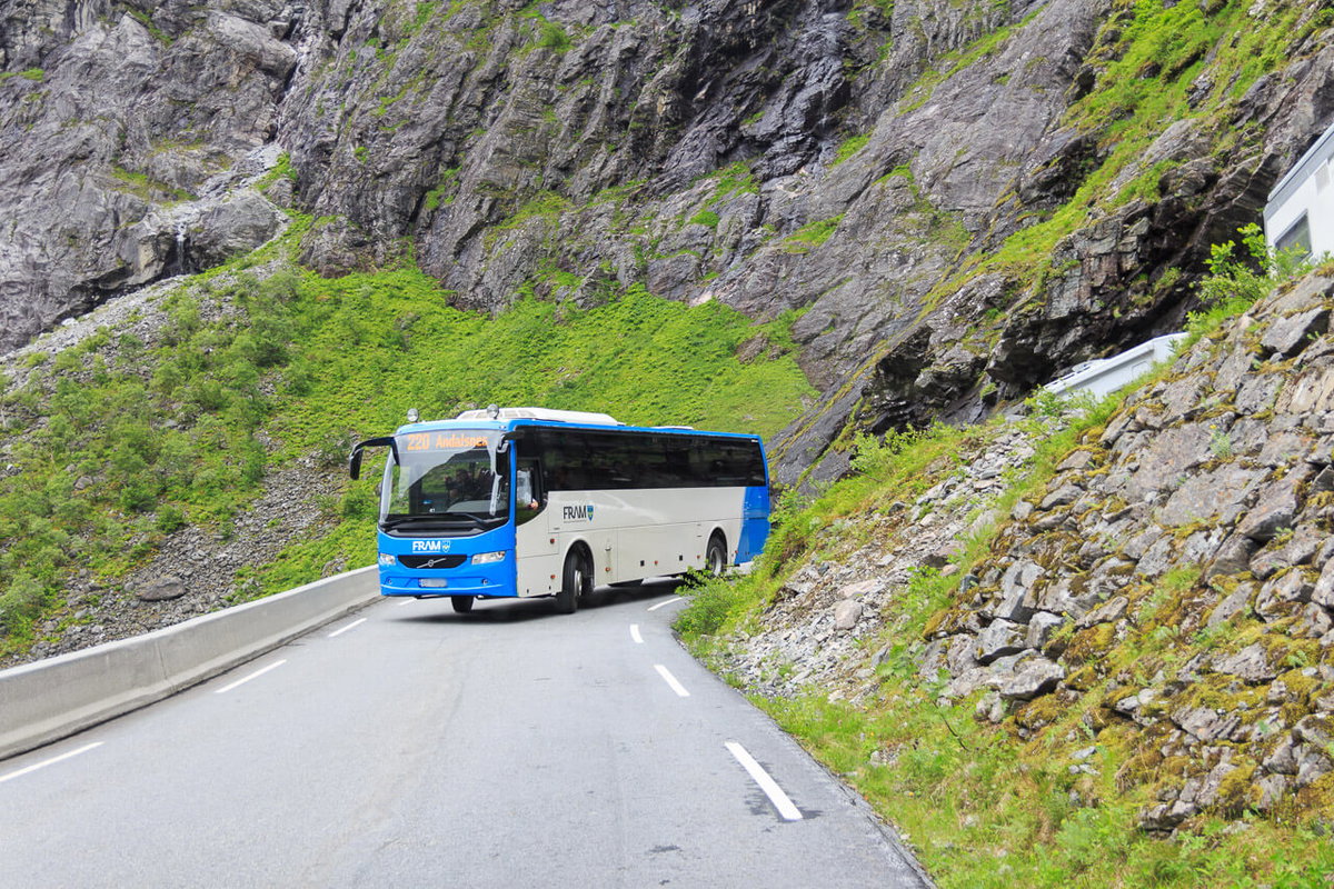 Ein Bus auf dem Trollstigen