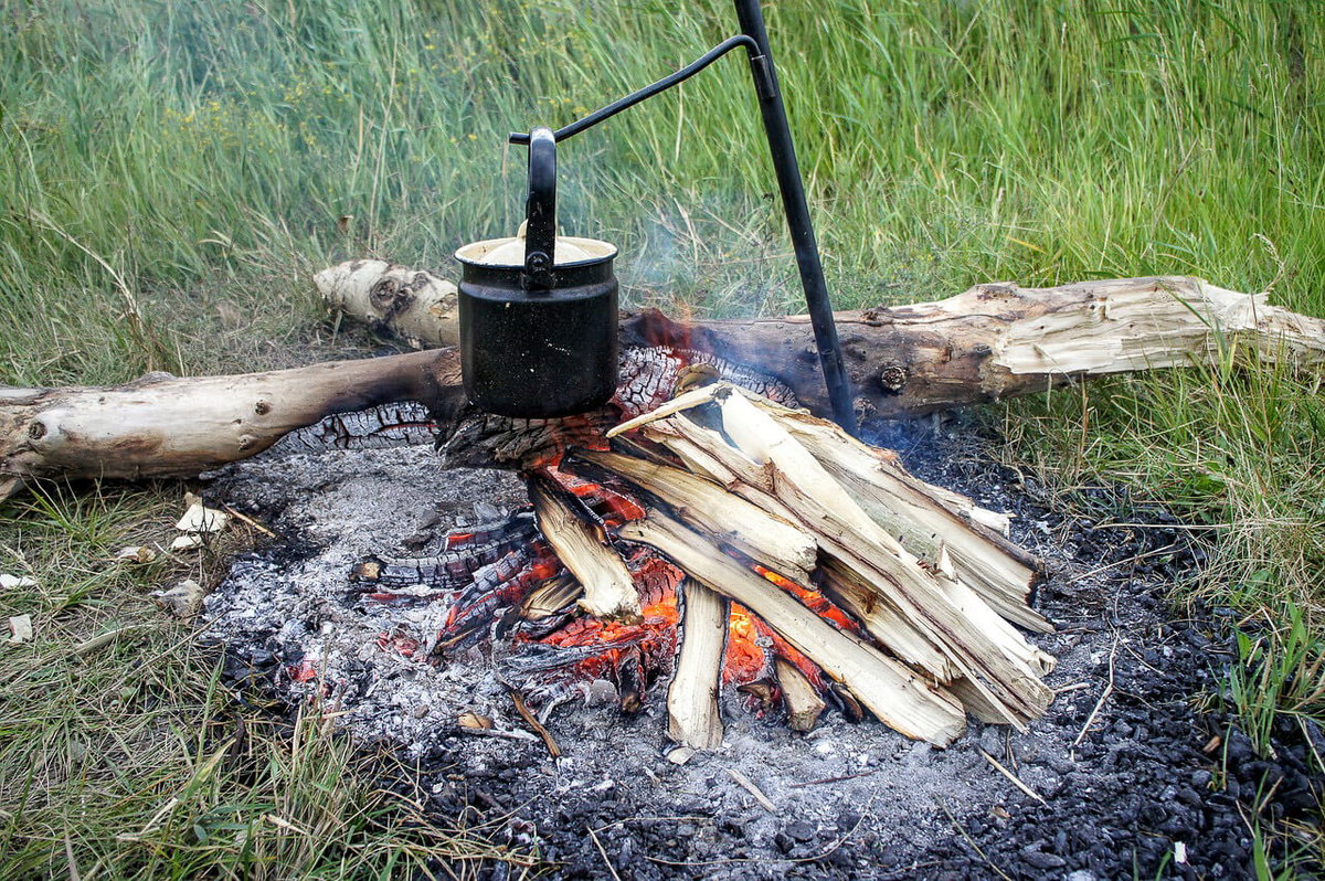 Kochen auf einem Campingtrip mit Kindern