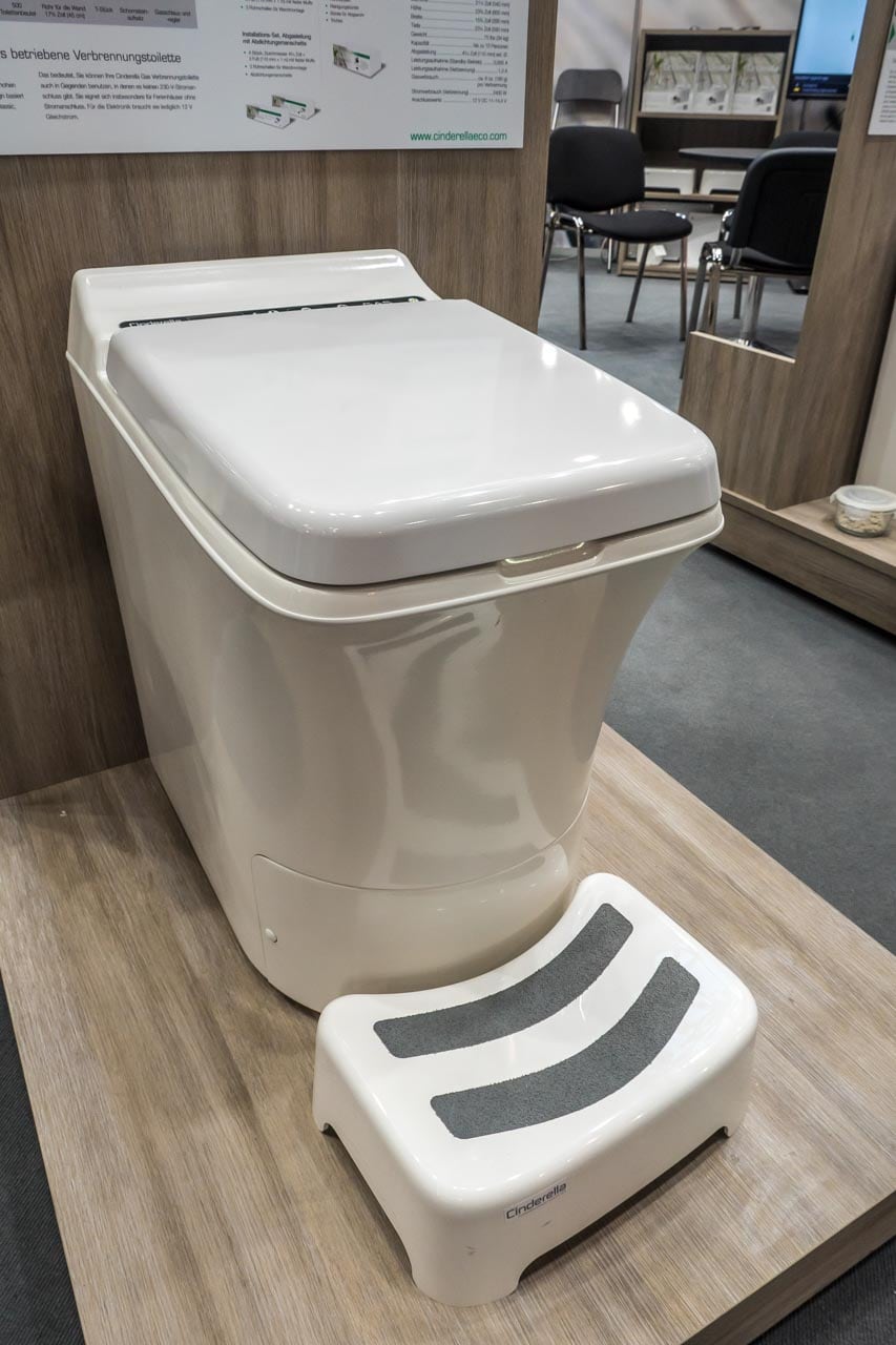 Ratgeber Campingtoilette: Funktionsweise, Kosten, Vor- und Nachteile von Verbrennungstoiletten