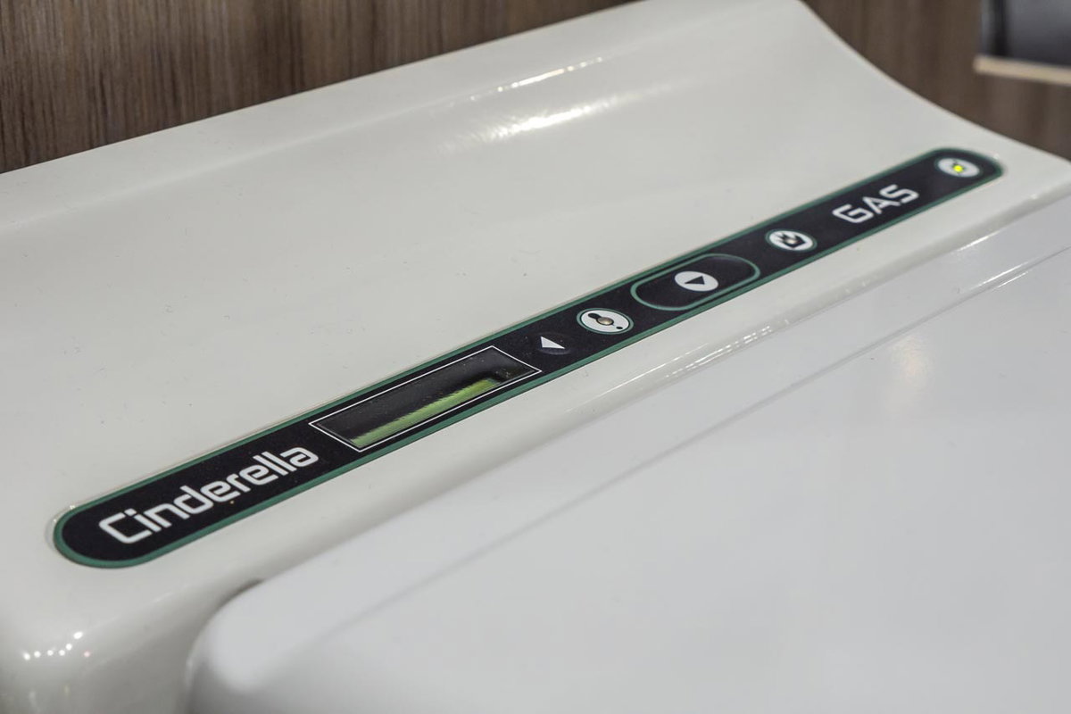 Ratgeber Campingtoilette: Funktionsweise, Kosten, Vor- und Nachteile von Verbrennungstoiletten