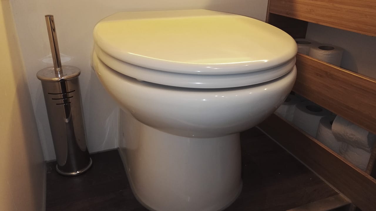 Ratgeber Campingtoiletten: Die Zerhackertoilette - Mechanismen, Einbau & Kosten