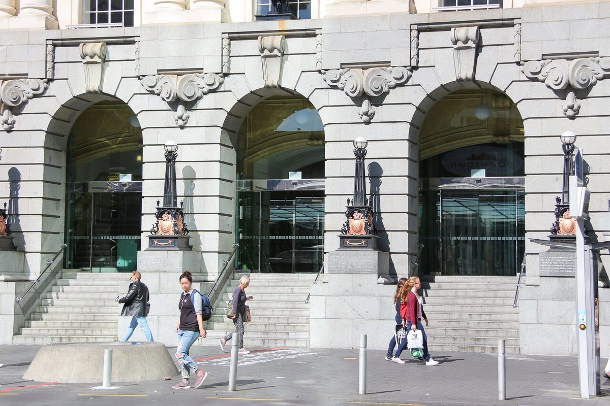 Treppe in das Bahnhofsgebaeude von Seattle