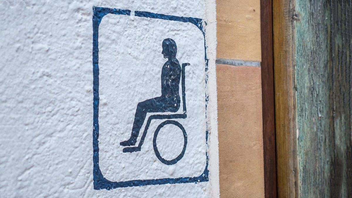 Barrierefreie Bäder müssen leicht zugänglich und geräumig sein.