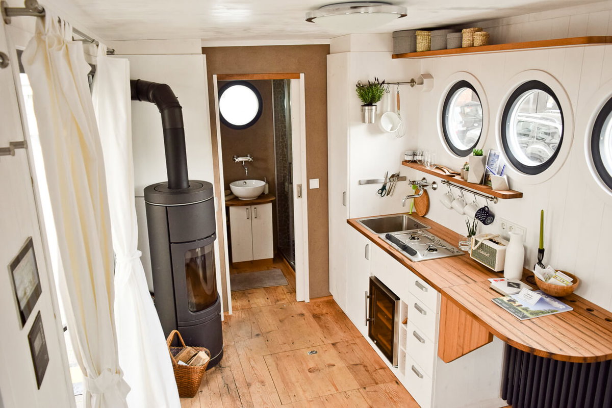 Innenraum von einem Tiny House zum Probewohnen