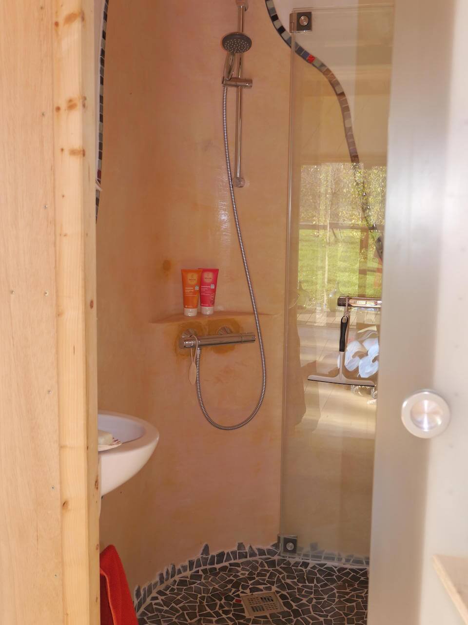 Dusche im Ownhouse einem Tiny House