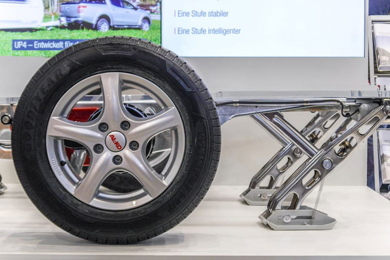 Messeneuheit: Elektrisches Stützensystem von AL-KO jetzt auch für Wohnwagen