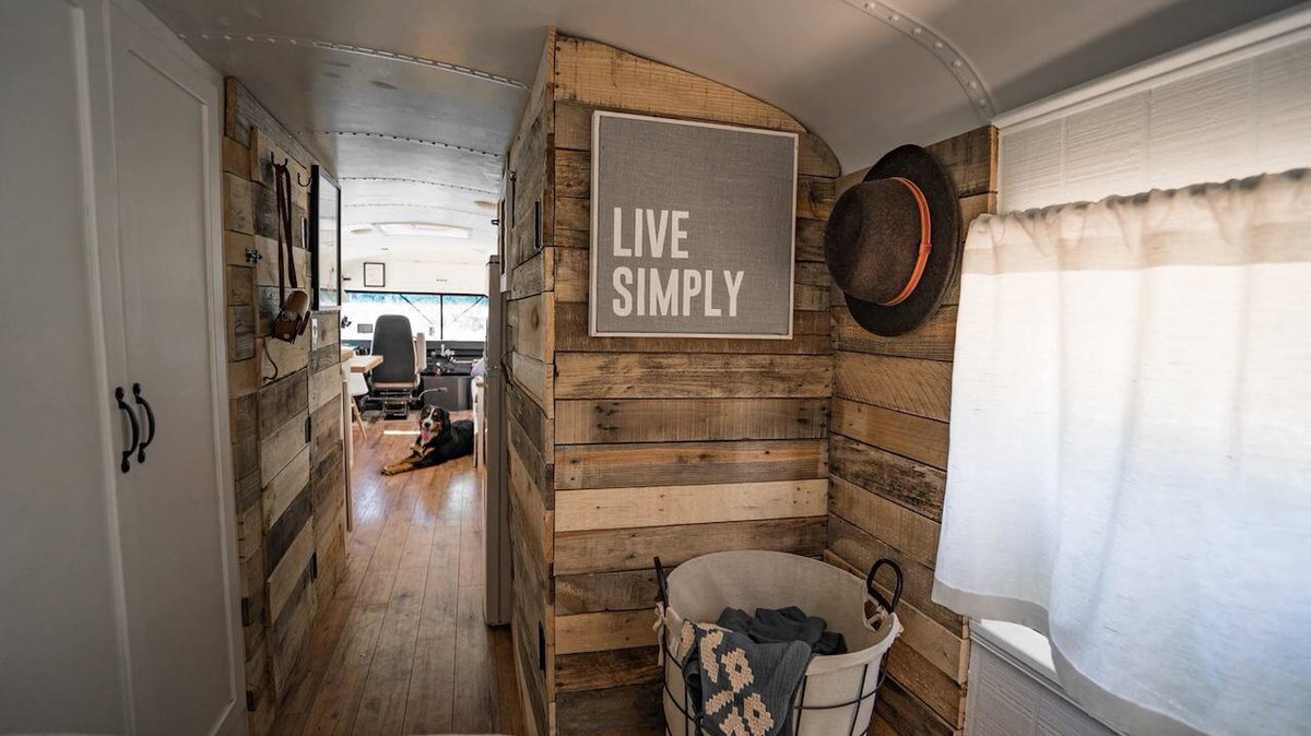 Umgebauter Schulbus als Tiny House