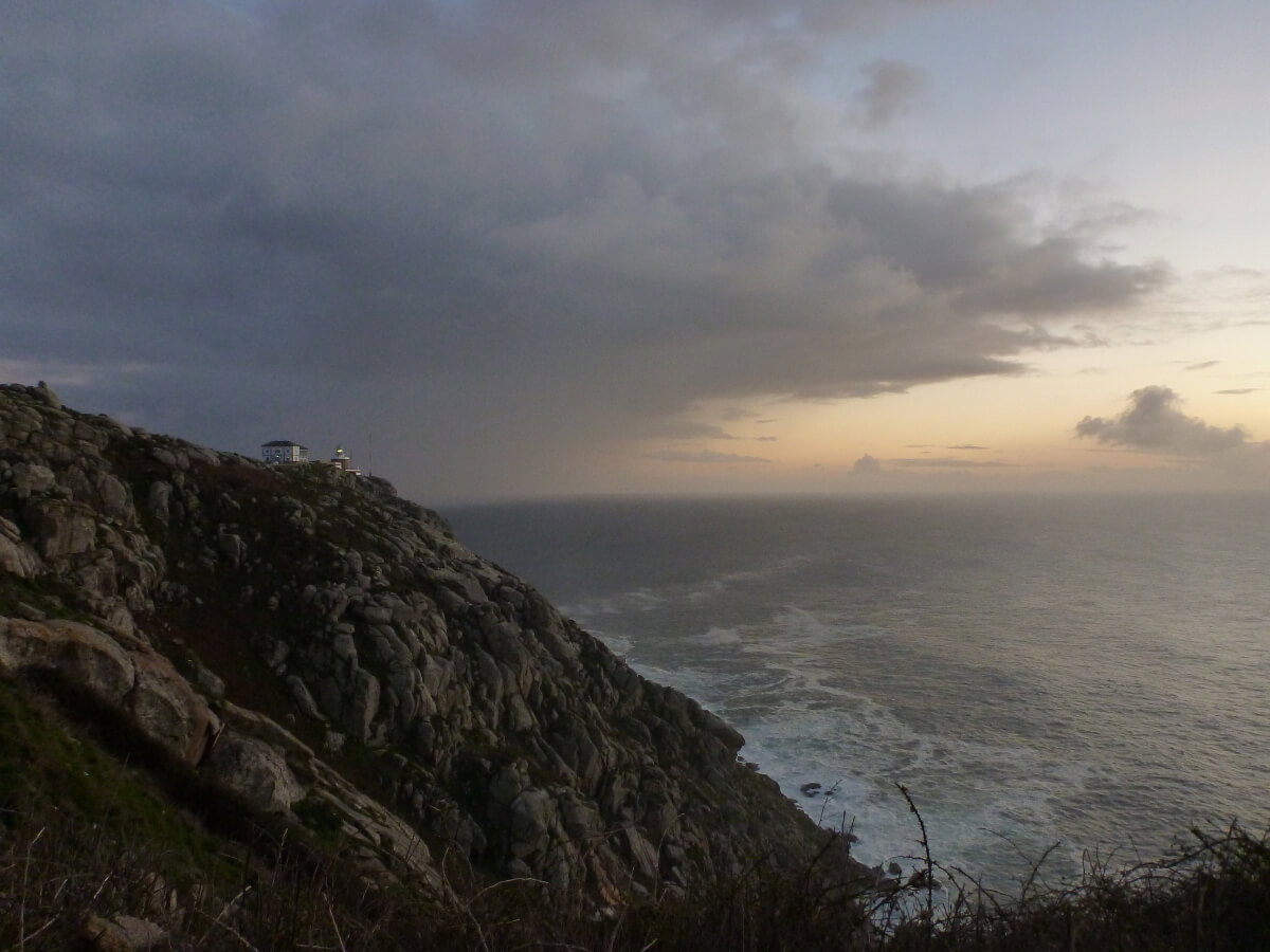 Weiter Blick auf das Meer am Kap de Finisterre