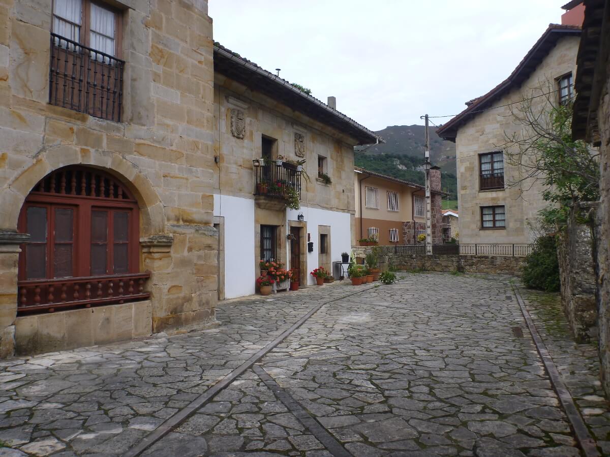 Das Zentrum von Las Arenas in Nordspanien