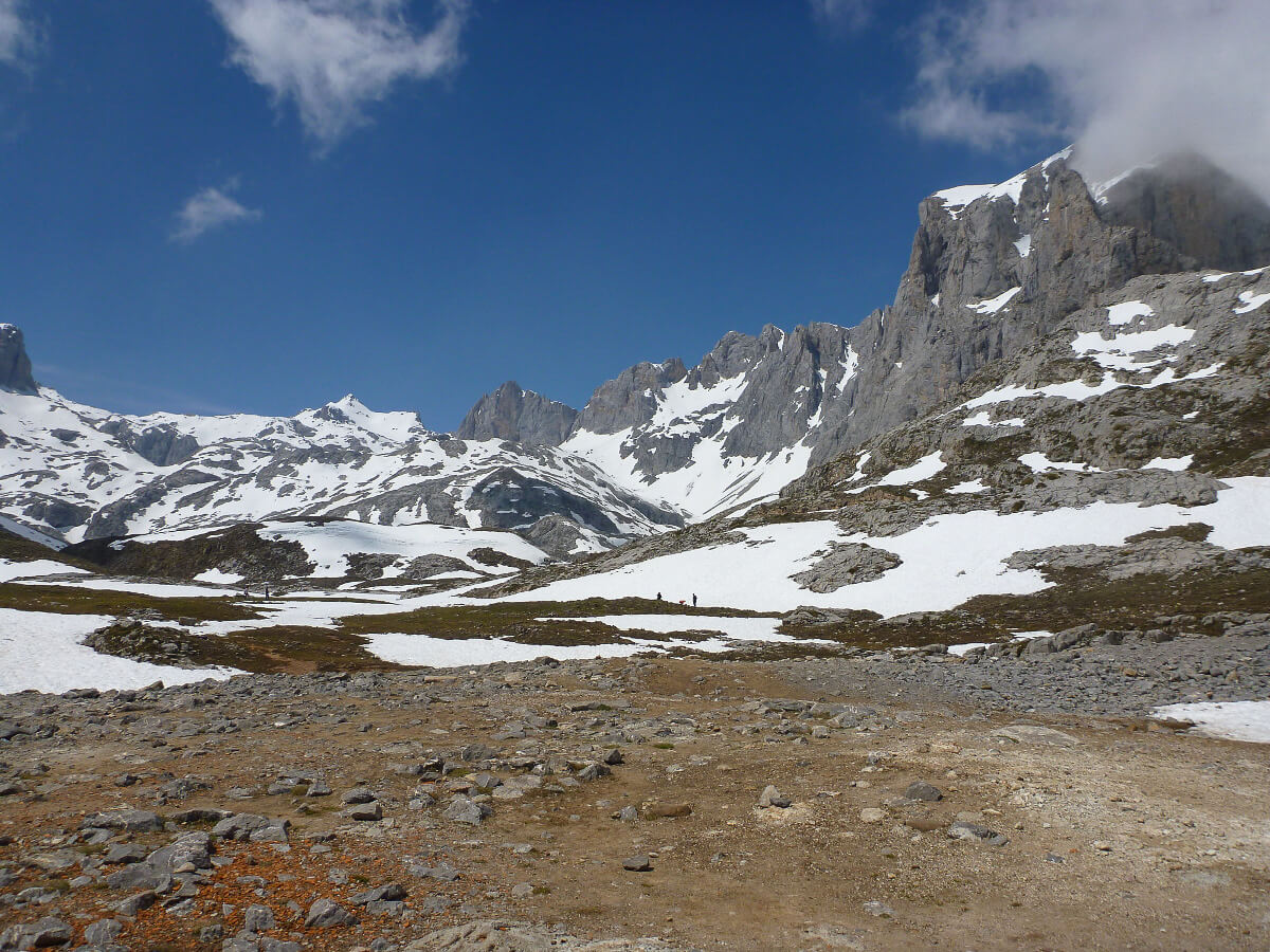 Tolle Aussichten mit Schnee in Nordspanien auf dem Picos de Europa