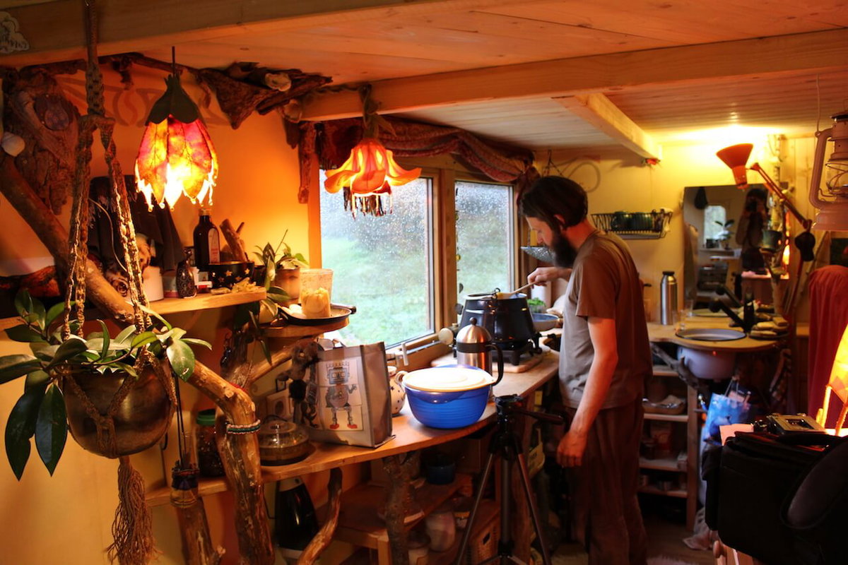 DIe Kueche in einem Tiny House im Schwarzwald