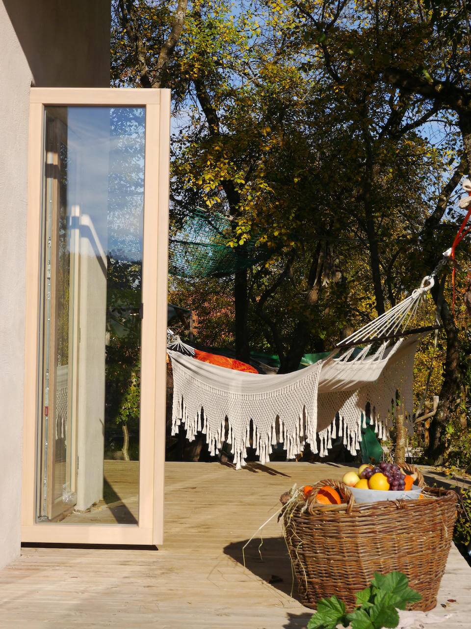 Tiny Living eine Terrasse mit Haengematte