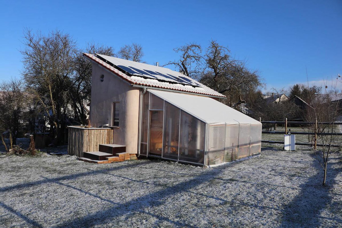 Ein Tiny House im Winter