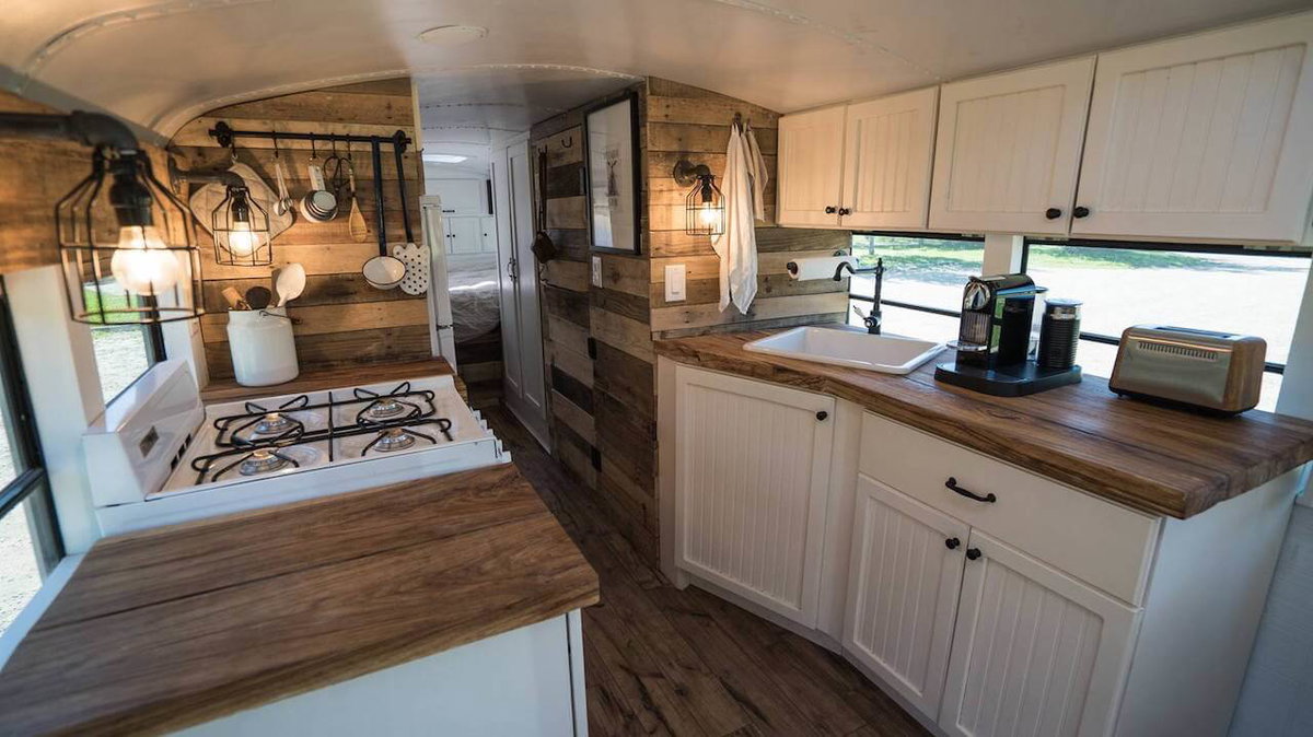 Tiny Living in Nordamerika im Schulbus