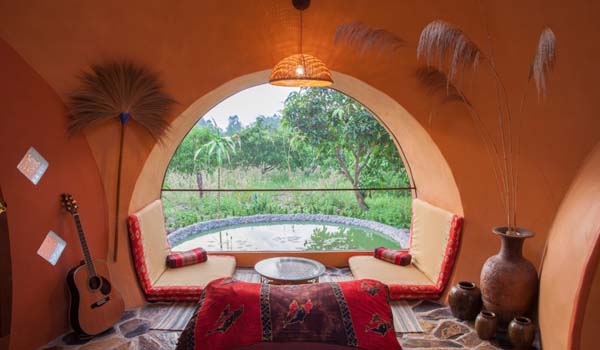 Fantastischer Ausblick auf ein Mangofeld aus einem Minihaus in Thailand