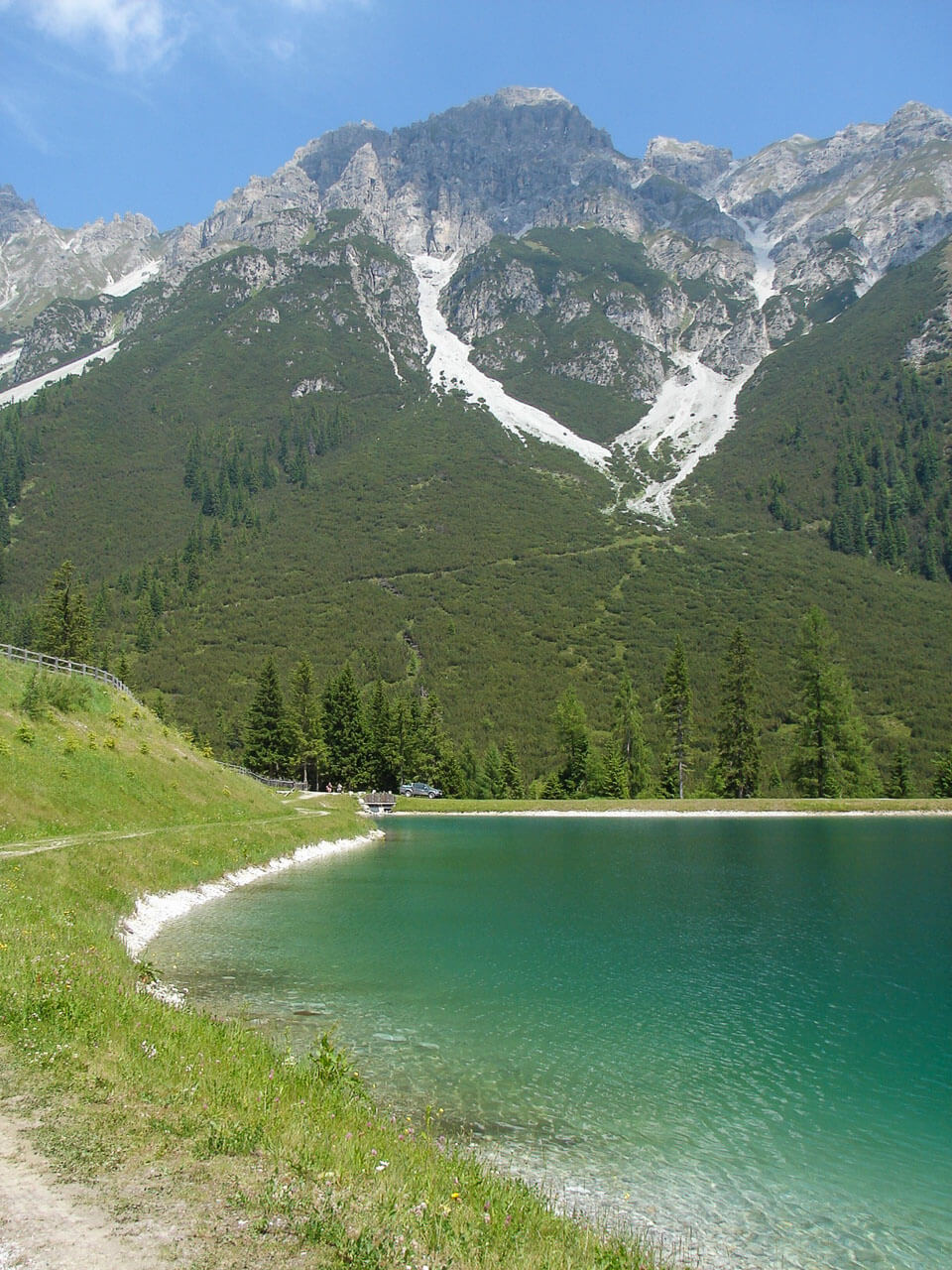Ein tolles Reiseziel im Fruehjahr ist das Stubaital