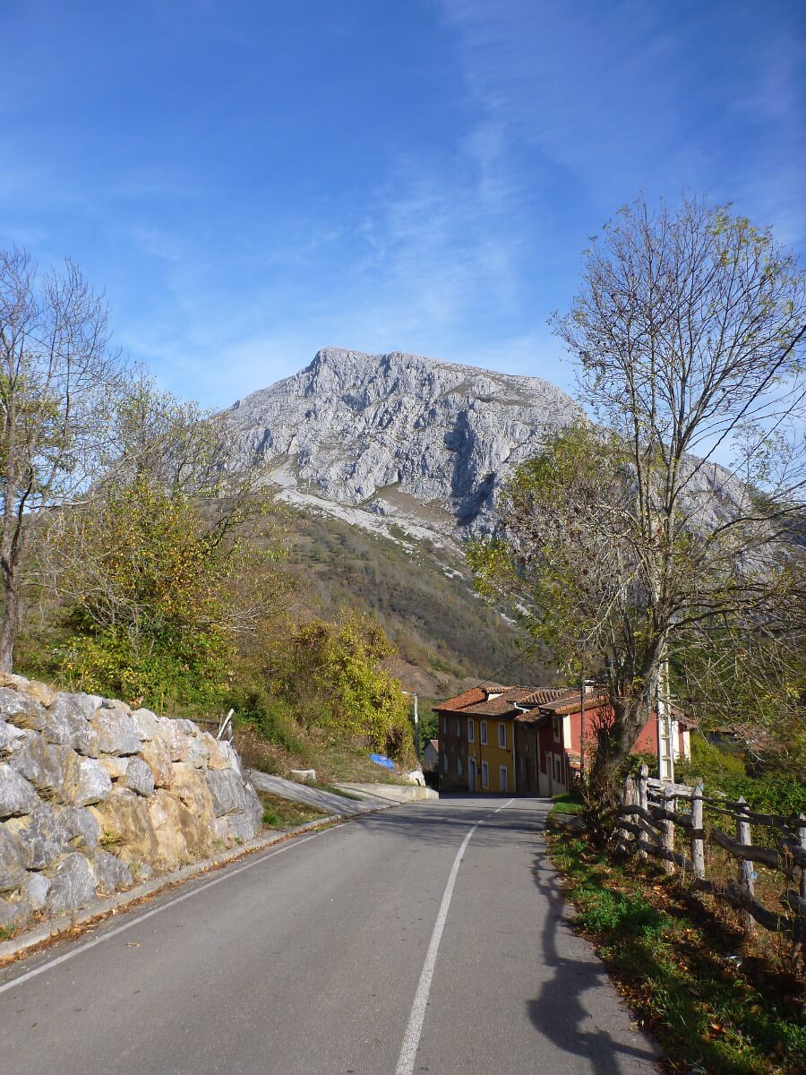 Entrago ist der Ausgangspunkt des Wanderwegs Senda del Oso in Asturien
