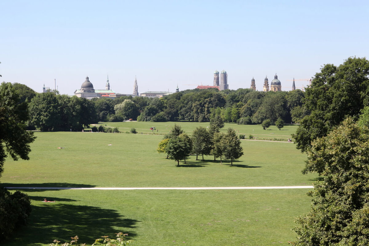 Der englische Garten in Muenchen ist ein tolles Reiseziel fuer den Fruehling