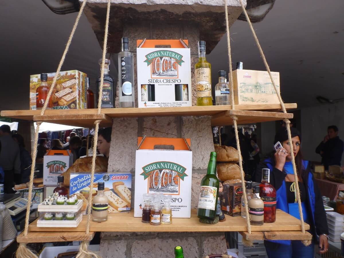Produkte auf dem Wochenmarkt in Canga de Onis