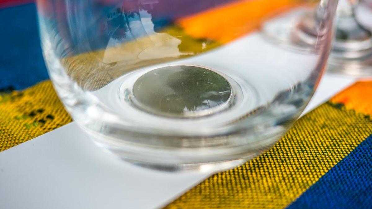 Magneten im Boden der rutschfesten Glaeser