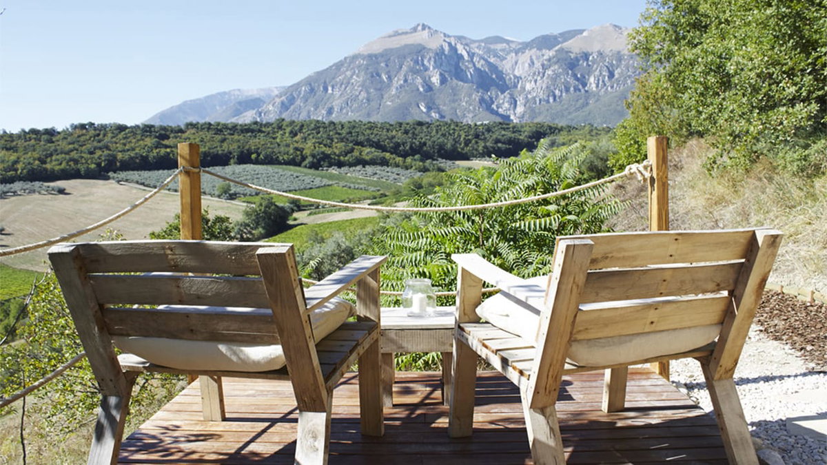 Aussicht auf die Berge beim Glamping in Italien im Fireflies and Figs