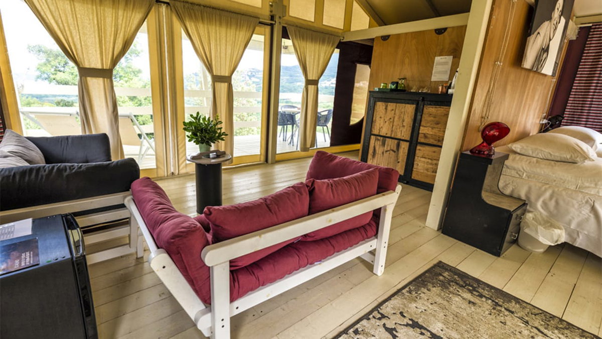 Die Vedetta Lodges bieten eine gemuetliche Einrichtung mit Aussicht