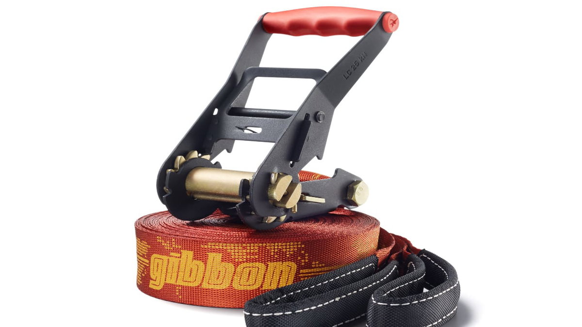 Ein praktisches Weihnachtsgeschenk fuer Camper ist die Slackline von Gibbon