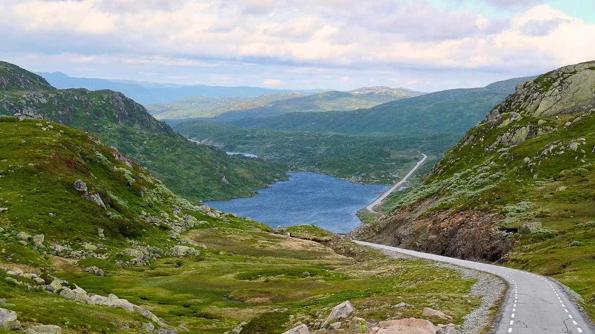 Eine traumhafte Landschaft in Norwegen einem Reiseziel fuer Camper