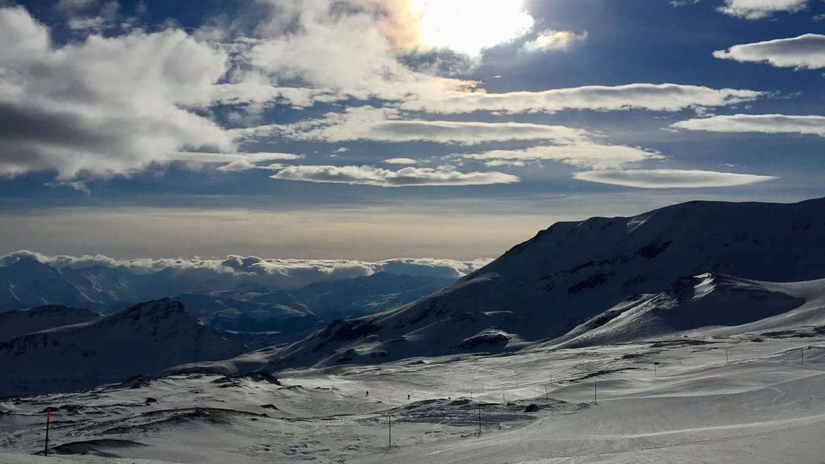 Ein Camping Reiseziel mit Blick auf die Berge
