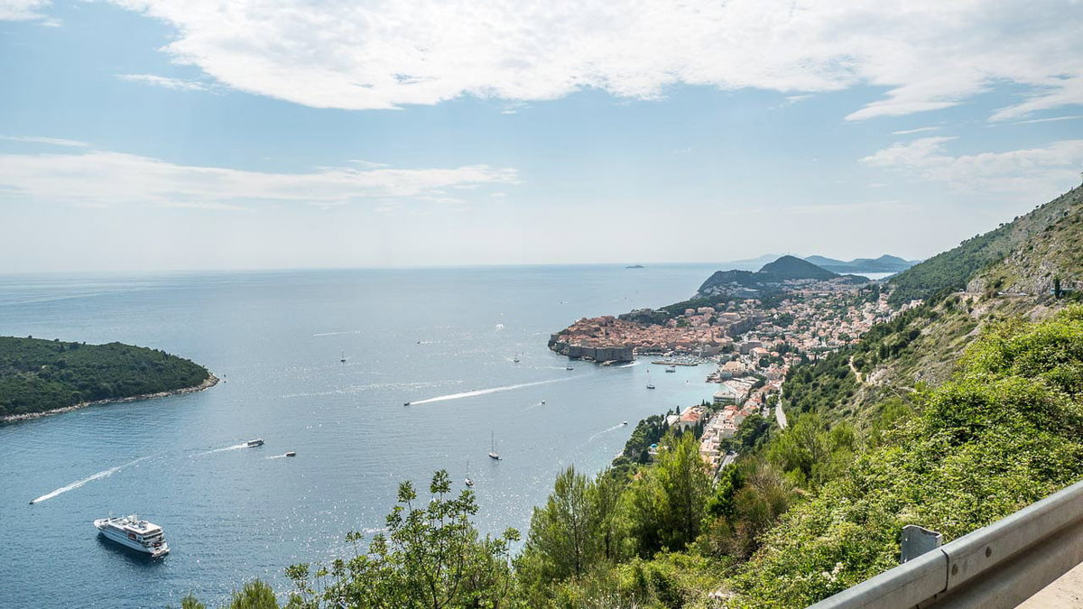 Tolle Aussichten auf eine Bucht und das Meer in Montenegro