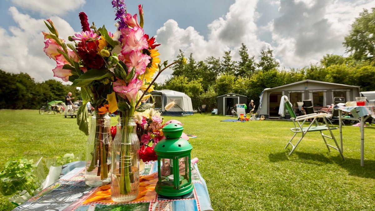 Blick auf einen Campingplatz von Vekabo