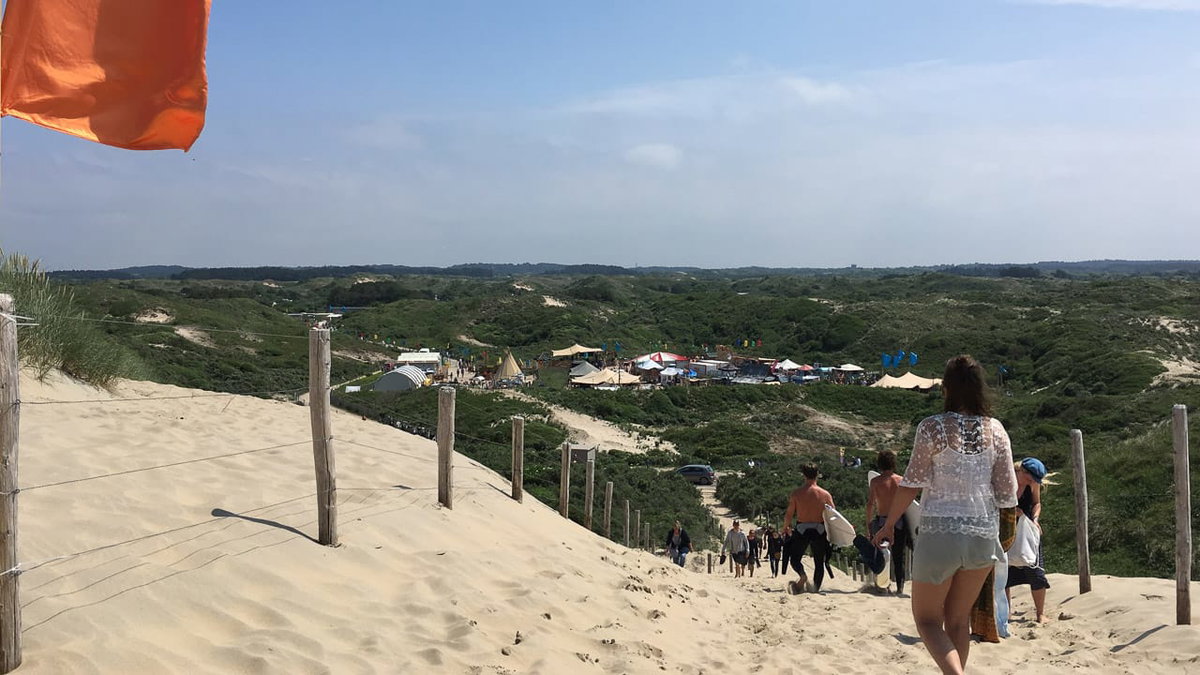 Ein Besuch am Strand und Meer gehoert beim Urlaub in den Niederlanden dazu